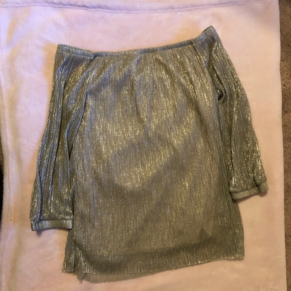 Shiny gold top